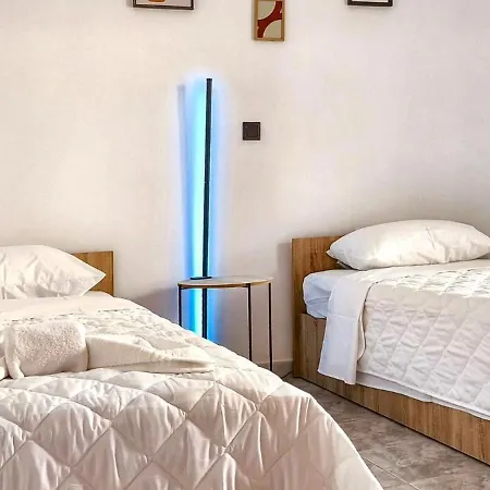 54 Escape Naxos * Naxos City